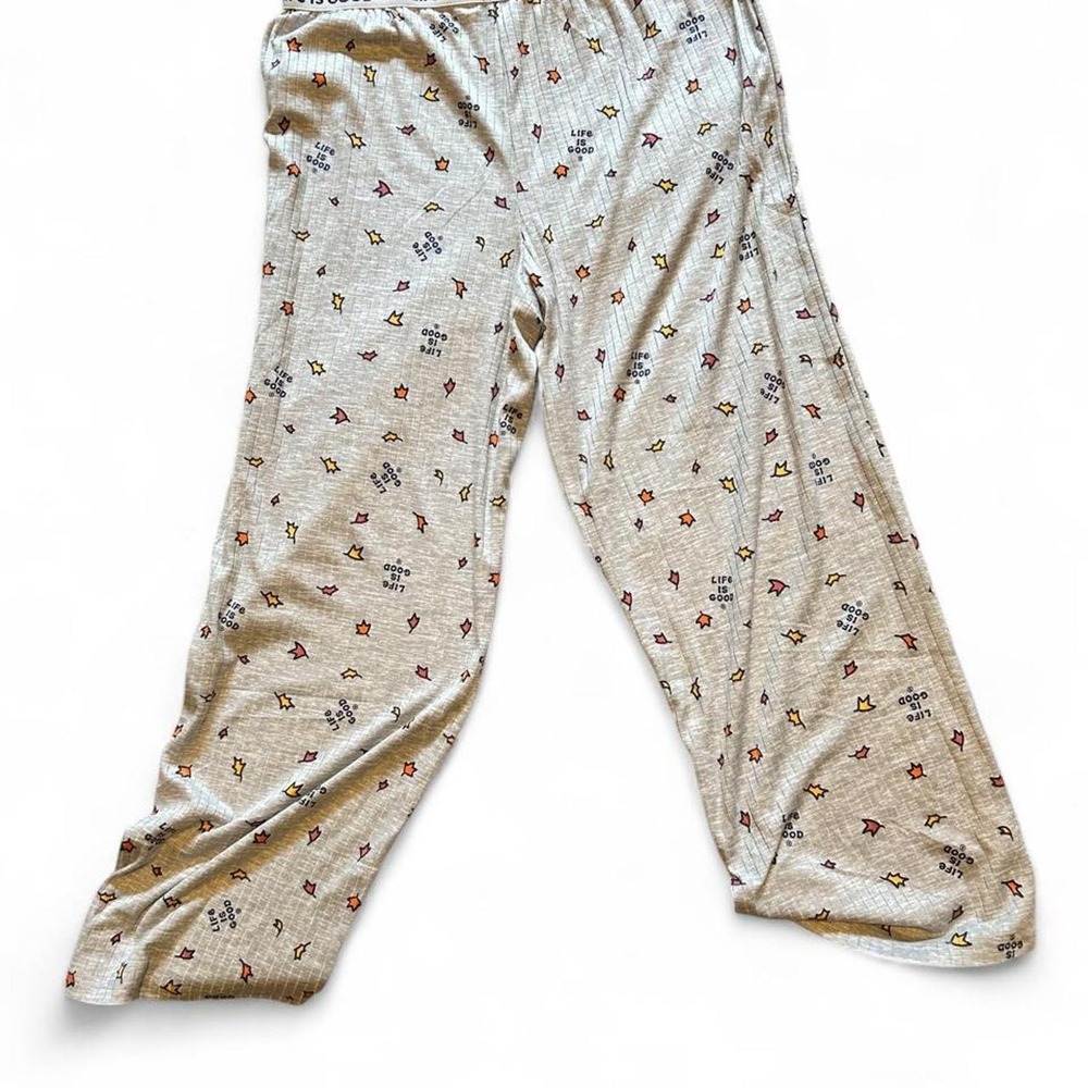 Life is Good gray pajama pants with leaves in size Medium